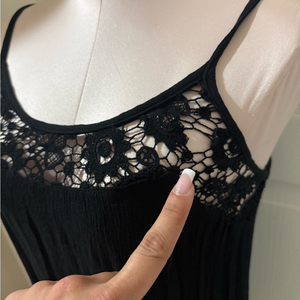 ⭐️10 / $10 ⭐️ Black linen Lace Trim Cami Top size S - Picture 5 of 10